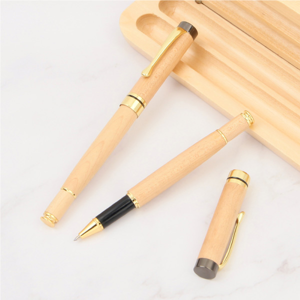 bút gỗ khắc tên