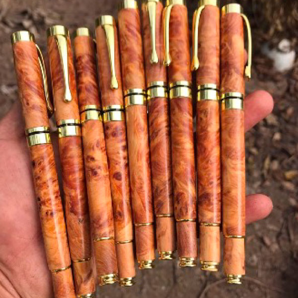bút gỗ khắc tên