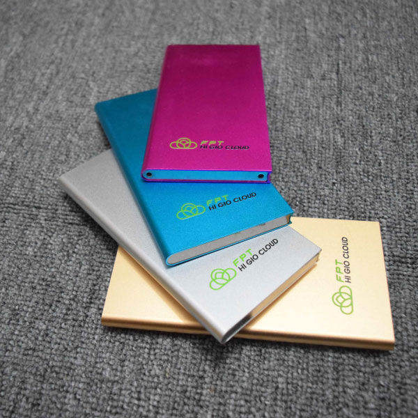 pin sạc dự phòng in khắc logo quà tặng
