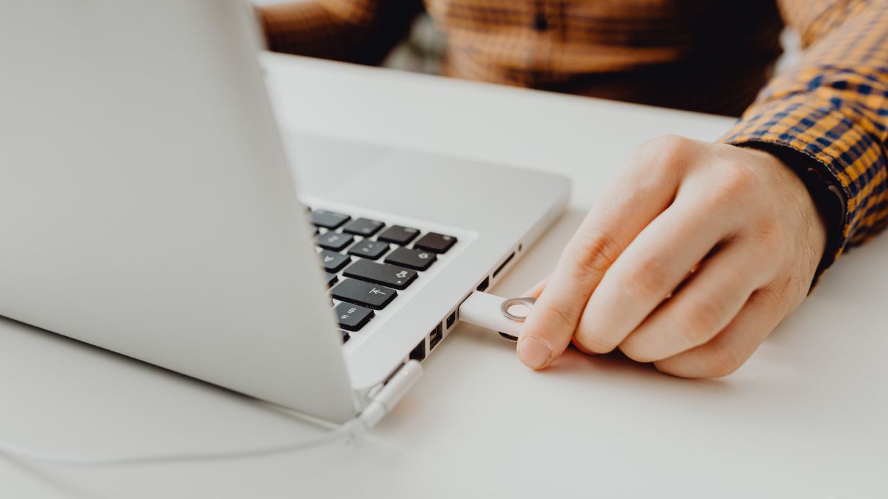 Nhận In Logo Lên USB Theo Yêu Cầu
