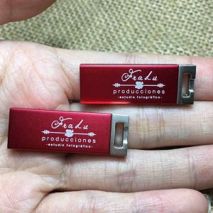 usb kim loại in khắc logo