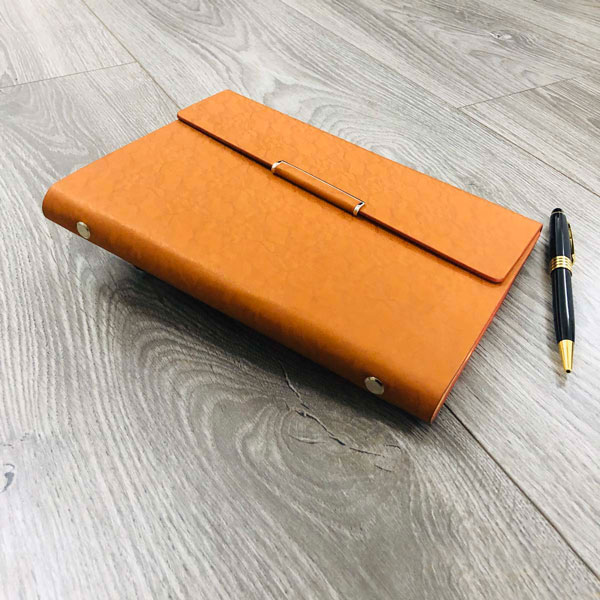 sổ-da-bìa-còng-in-logo-SCV-004-2 sổ-da-bìa-còng-in-logo-SCV-004-2